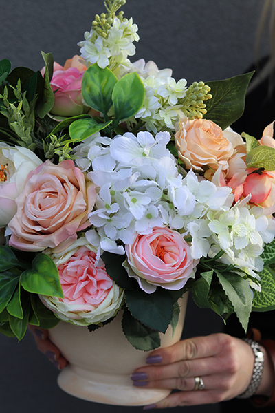 PasteLova, kompozycja kwiatowa w stylowym naczyniu / bukiet wys.26cm