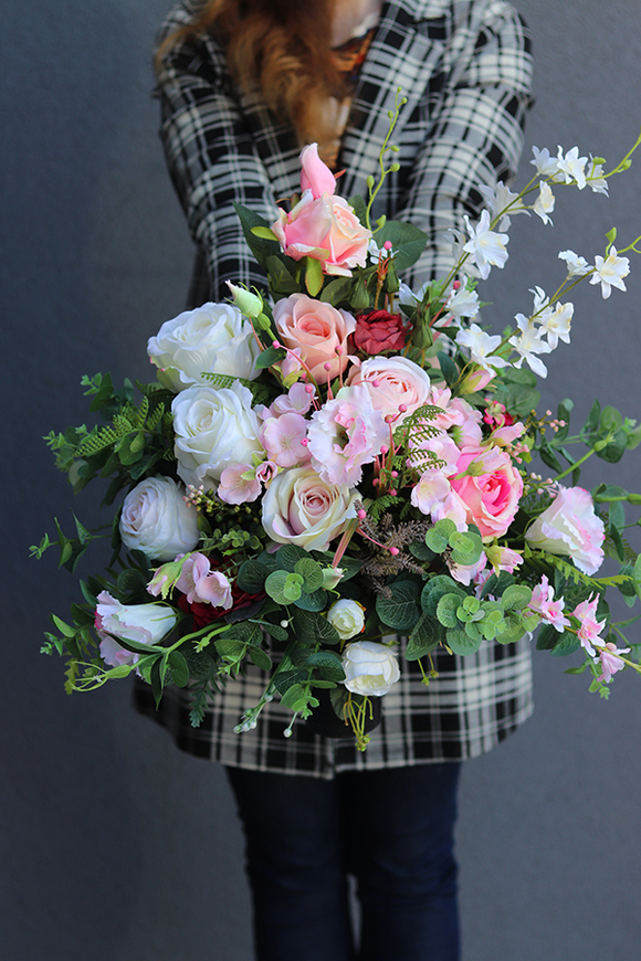 Odettino 2, bogaty bukiet nagrobny we wkładzie, wys.55cm