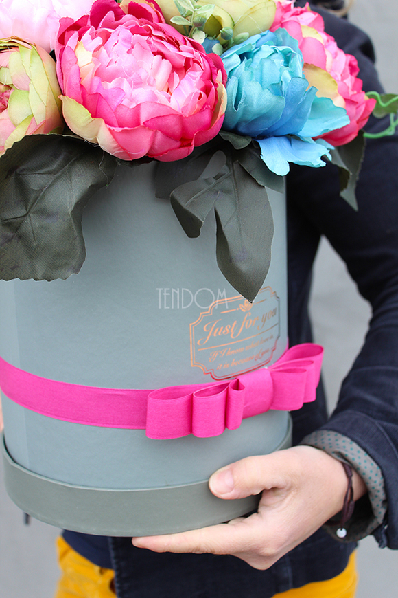 kompozycja kwiatowa / bukiet Flowerbox Caryca Katarzyna 2, wys.36cm