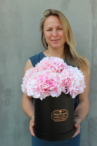 Black&Pink kompozycja kwiatowa / bukiet Flowerbox, wys.40cm