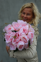 Peonie Pink kompozycja kwiatowa / bukiet flowerbox w pudrowym różu, wys.31cm