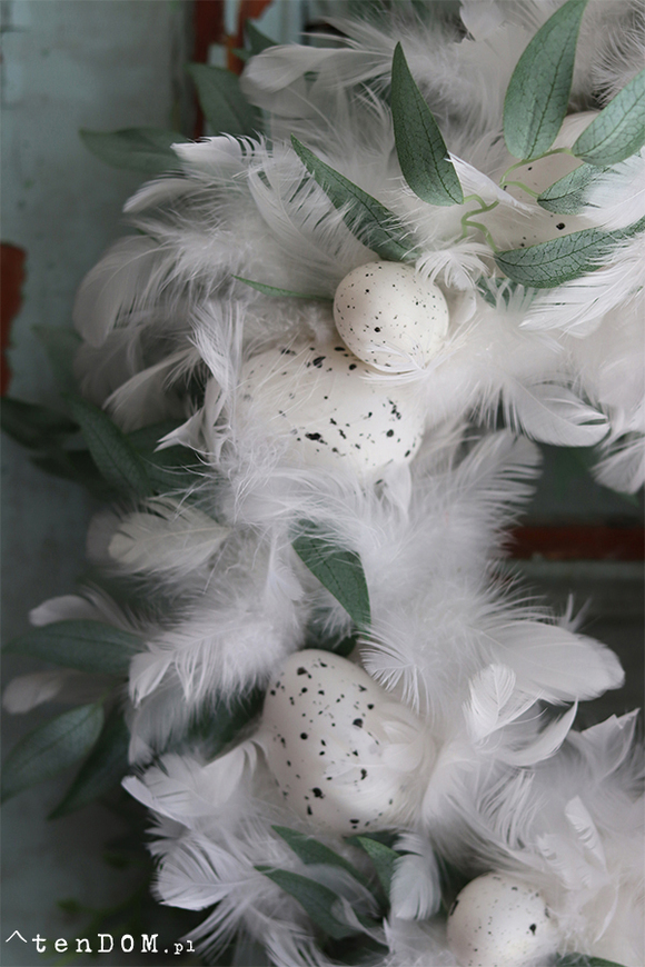 Biella, wielkanocny wianek z białych piór, śr.40cm