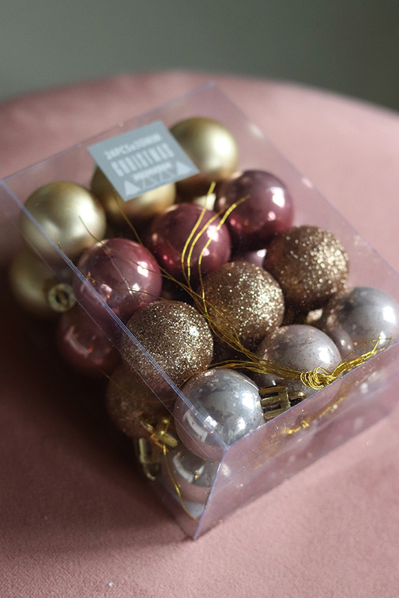 bombki / zawieszki z tworzywa sztucznego, Pudrove Święta, kpl.24szt 