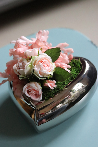 Bliskość Rosano, kompozycja kwiatowa w kształcie serca, wym.16x20cm 