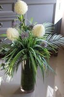 Dellu Henalla, kompozycja w szklanym wazonie, wys.85cm