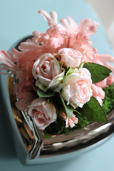 Bliskość Rosano, kompozycja kwiatowa w kształcie serca, wym.16x20cm 