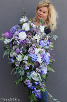 Violetta, bogata wiązanka nagrobna, dł.115cm