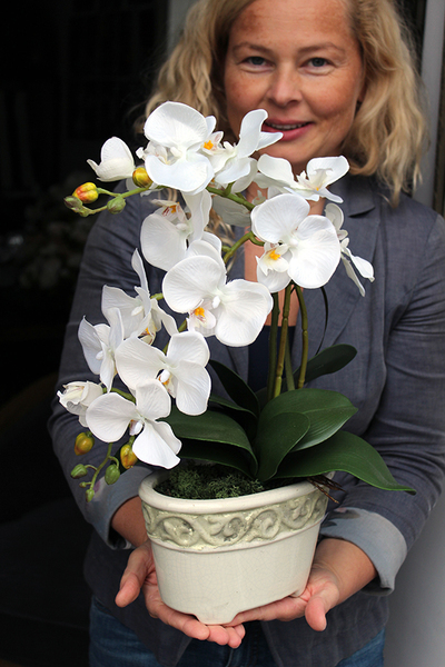 uroczy sztuczny storczyk w zdobionej donicy Kedra wys.43cm