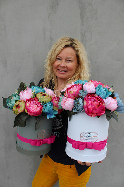 kompozycja kwiatowa / bukiet Flowerbox Caryca Katarzyna 2, wys.36cm