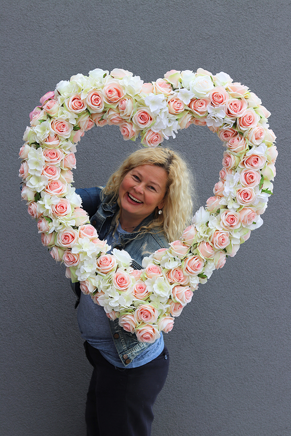 Kalina, duże serce z róż, wym. 89x76cm