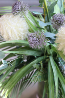 Dellu Henalla, kompozycja w szklanym wazonie, wys.85cm