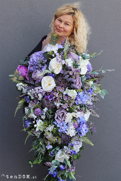 Violetta, bogata wiązanka nagrobna, dł.115cm