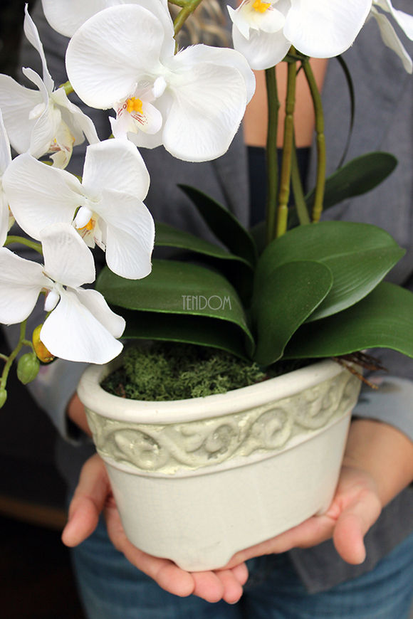 uroczy sztuczny storczyk w zdobionej donicy Kedra wys.43cm