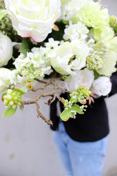 Ecru Exclusive kompozycja kwiatowa / bukiet wys.35cm, śr. kwiatów 45cm