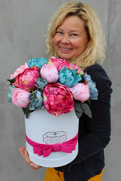 kompozycja kwiatowa / bukiet Flowerbox Caryca Katarzyna 3, wys.36cm