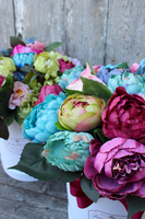 kompozycja kwiatowa / bukiet Flowerbox Kokarda Caryca Katarzyna Big, wys.38cm