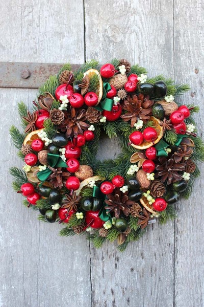 Czerwona Kraina, świąteczny wianek na drzwi, śr.27cm