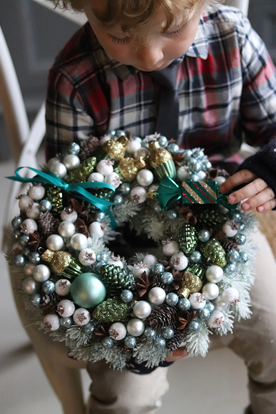 Gwiazdkowe Słodkości, zimowy wianek na drzwi stroik na stół, śr.26cm