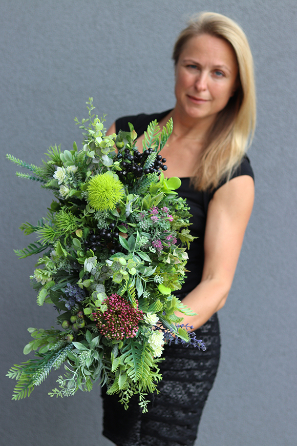 Ragona, zielona kompozycja w biało-srebrnej donicy, wym.37x67cm