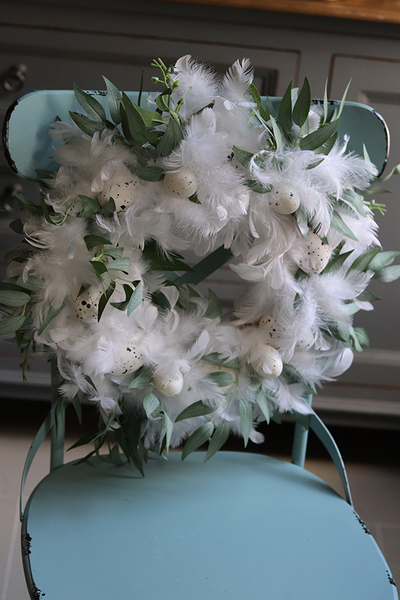 Biella, wielkanocny wianek z białych piór, śr.40cm