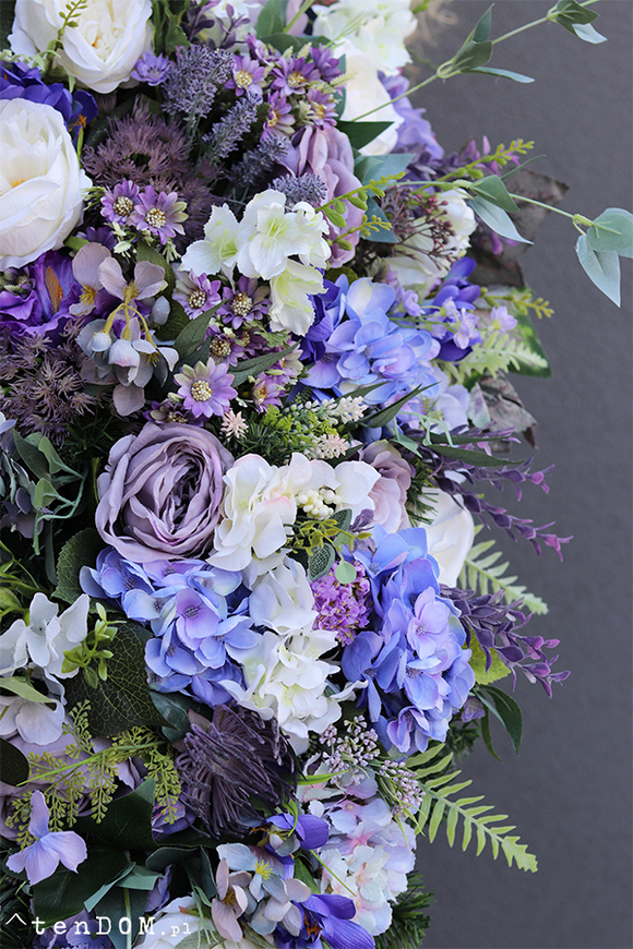 Violetta, bogata wiązanka nagrobna, dł.115cm 