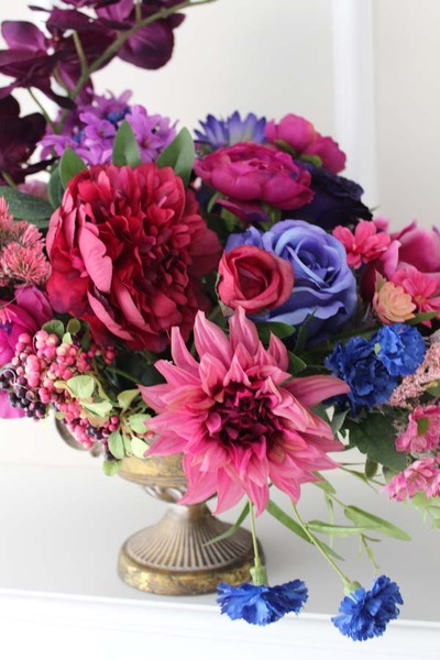 Francesca, piękna kompozycja w złotym metalowym pucharze, wym.54x70x44cm