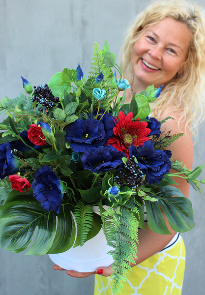 atrakcyjny flowerbox / kompozycja kwiatowa Szafir, wys.50cm 