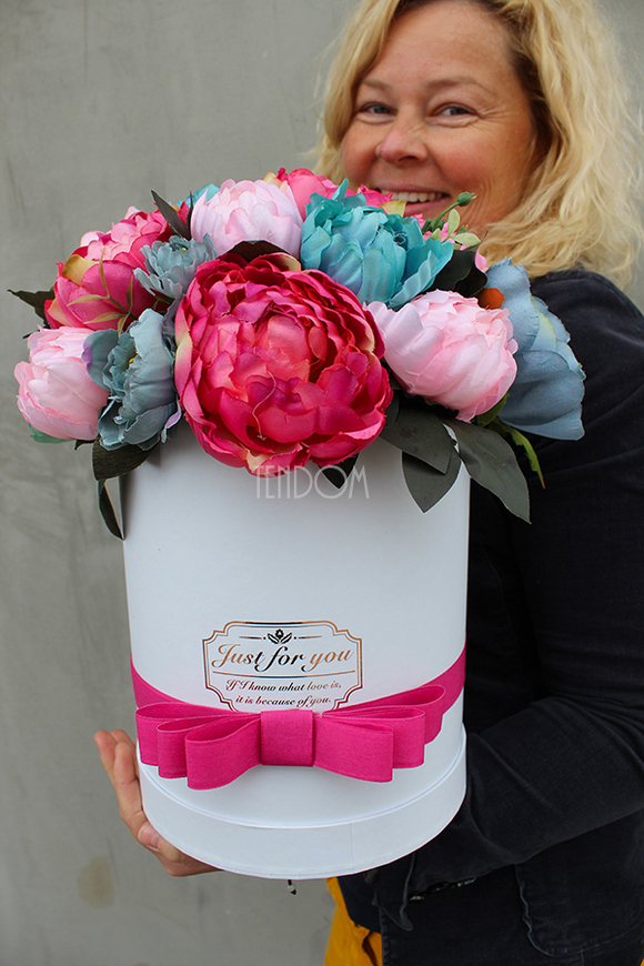 kompozycja kwiatowa / bukiet Flowerbox Caryca Katarzyna 3, wys.36cm