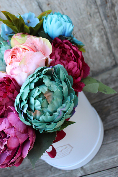 kompozycja kwiatowa / bukiet Flowerbox Kokarda Caryca Katarzyna Big, wys.38cm