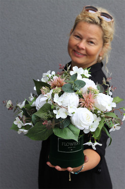 Florencja Small, niezwykle piękny welurowy flowerbox z białymi kwiatami, wys.37cm