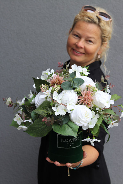 Florencja Small, niezwykle piękny welurowy flowerbox z białymi kwiatami, wys.37cm