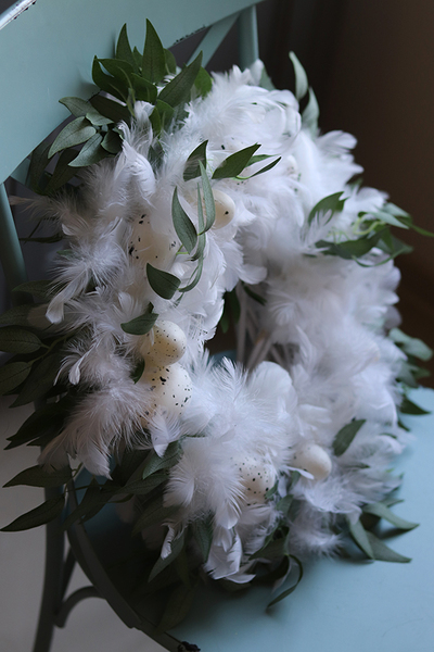 Biella, wielkanocny wianek z białych piór, śr.40cm