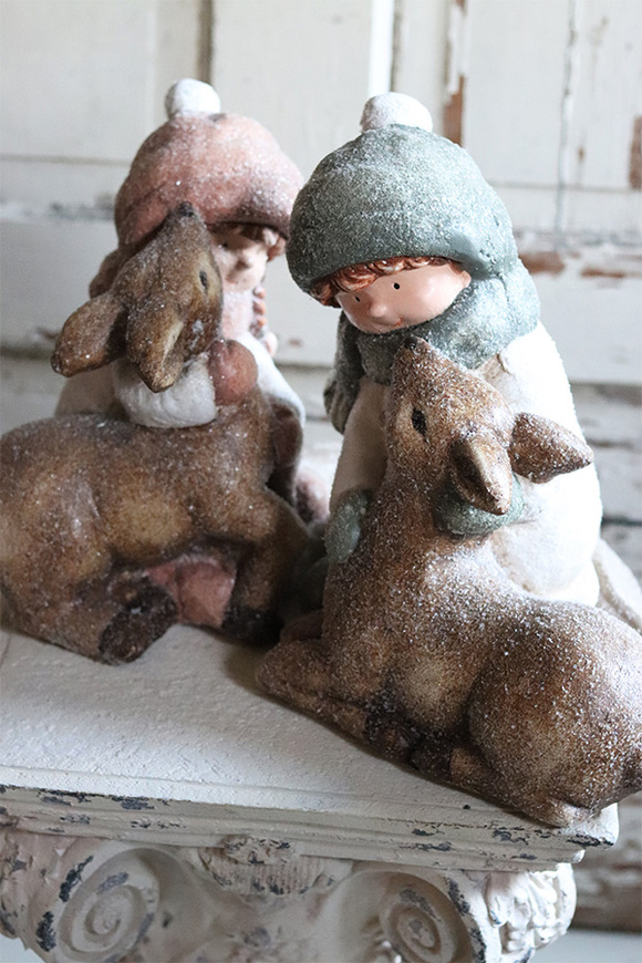 Choinkowo, figurka świąteczna, Dziewczynka z Sarenką, wym.32x27.5x24cm 