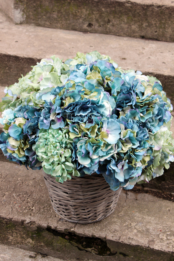 bogaty kosz ze szlachetnymi hortensjami Exclusive Blue Ocean 56x56cm