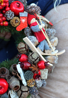 Narciarze 2 świąteczny wianek / stroik śr. 27cm