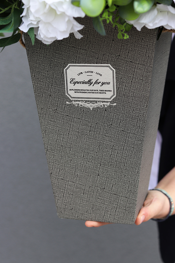 bukiet / flowerbox Kedo w szarym pudełku, wys.60cm