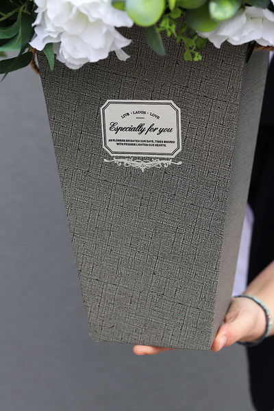 bukiet / flowerbox Kedo w szarym pudełku, wys.60cm