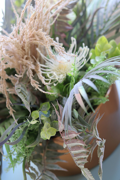 duża kompozycja Sukulenty Pinko Malaga w złotej ceramicznej misie, wys.35cm