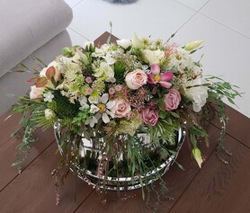 Manfredo 2, kompozycja kwiatowa w srebrnym naczyniu, wys.30cm