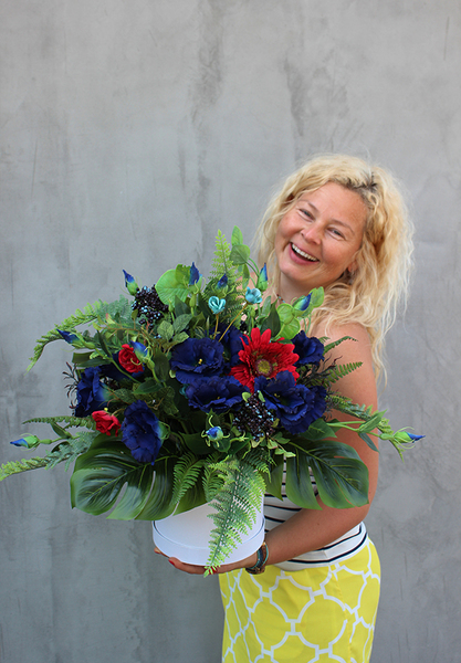 atrakcyjny flowerbox / kompozycja kwiatowa Szafir, wys.50cm 