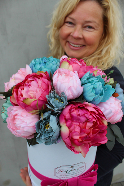 kompozycja kwiatowa / bukiet Flowerbox Caryca Katarzyna 3, wys.36cm