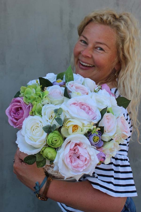 Forever Love You kompozycja kwiatowa / bukiet Flowerbox wys.28cm, szer.36cm