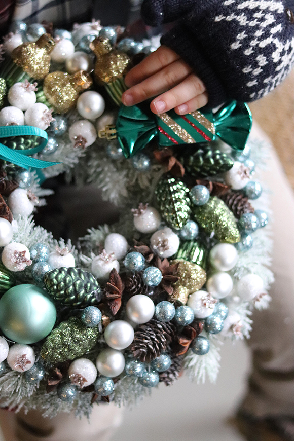 Gwiazdkowe Słodkości, zimowy wianek na drzwi stroik na stół, śr.26cm