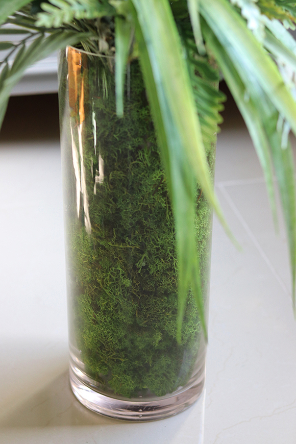 Dellu Henalla, kompozycja w szklanym wazonie, wys.85cm