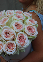 atrakcyjna kompozycja kwiatowa / bukiet Flowerbox, Paris, wys.34cm