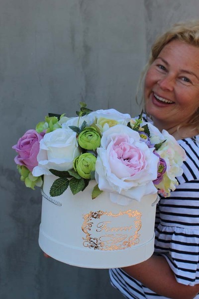 Forever Love You kompozycja kwiatowa / bukiet Flowerbox wys.28cm, szer.36cm