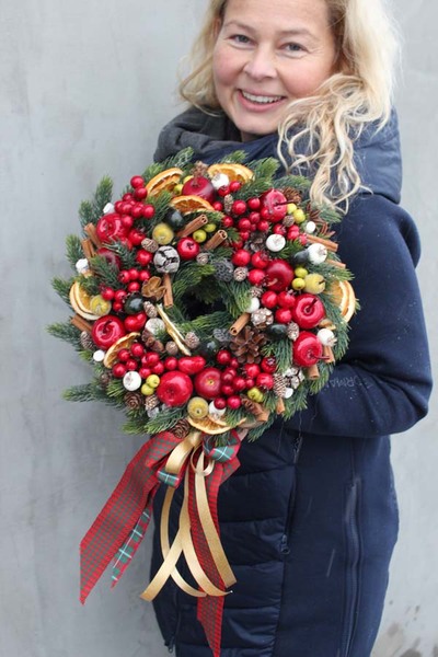 elegancki wianek na drzwi, Czerwień Świąt, śr.27 cm