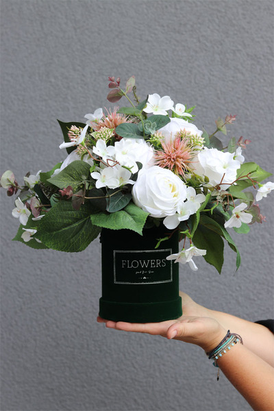 Florencja Small, niezwykle piękny welurowy flowerbox z białymi kwiatami, wys.37cm