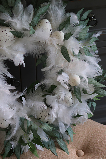 Biella, wielkanocny wianek z białych piór, śr.40cm