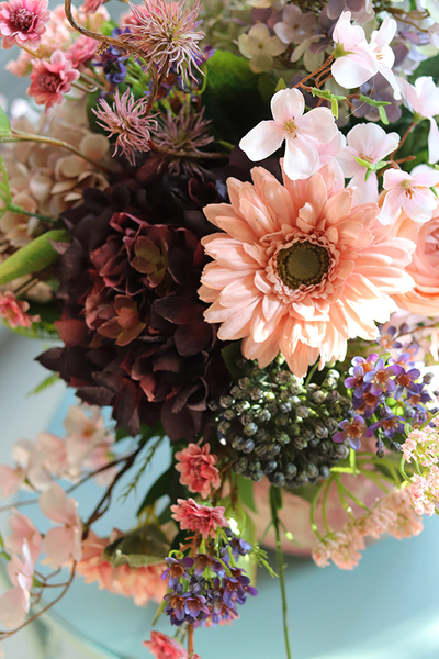 Hella, kompozycja kwiatowa w różowym naczyniu, wys.64cm